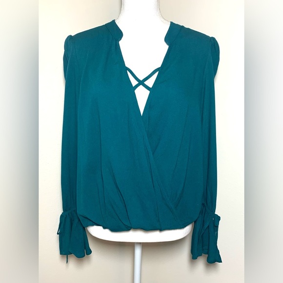 NWT Band of the Free Green Faux Wrap Blouse V-Neck Flutter Cuffs Women Small - Picture 1 of 8